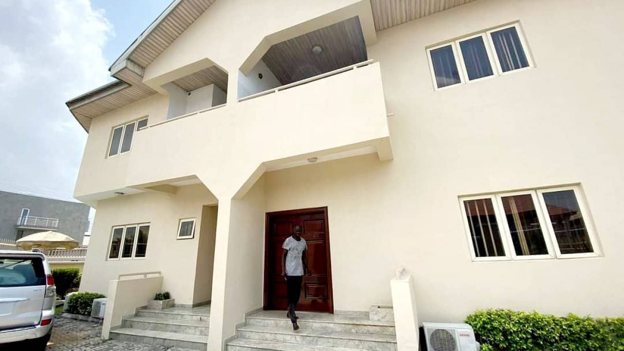 A 3 bedroom flat for rent in lekki phase 1