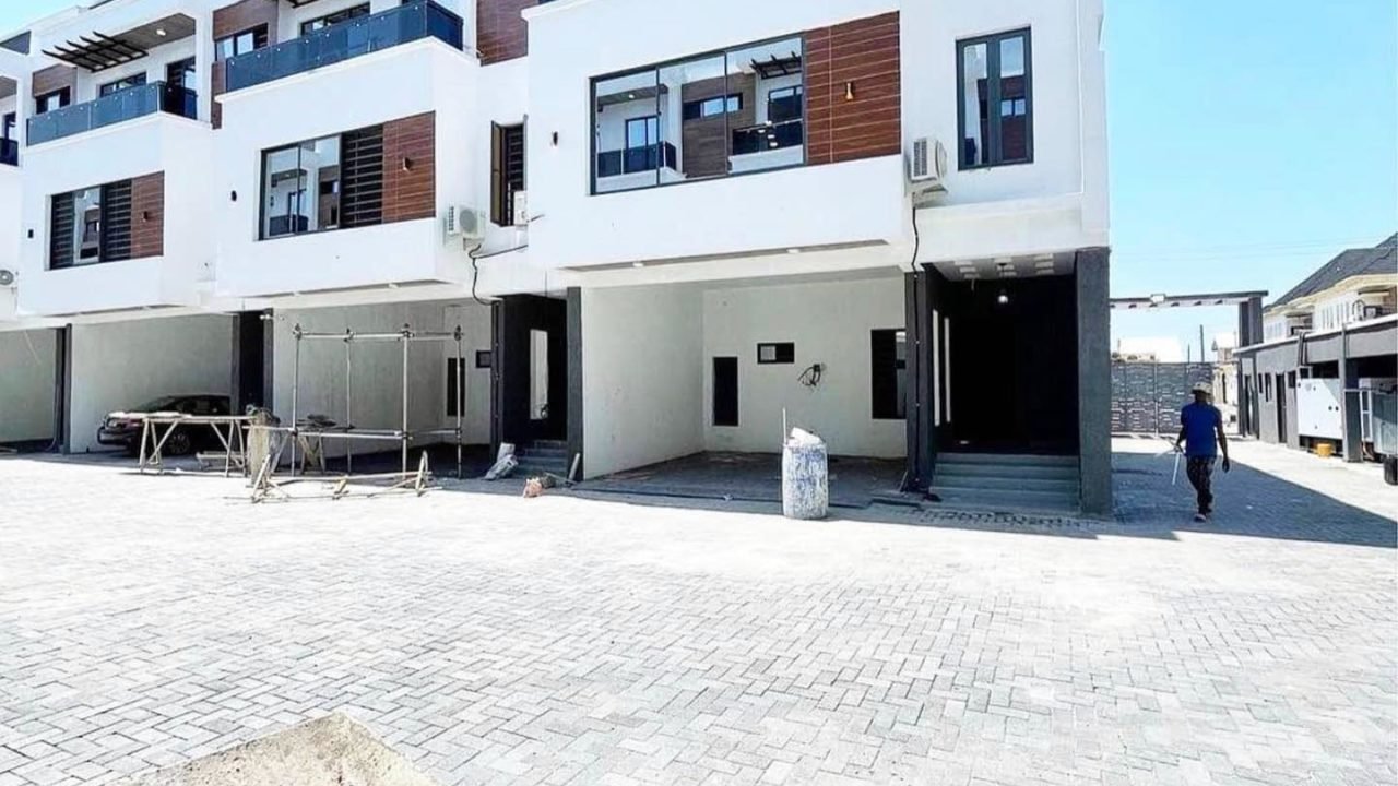4 bedroom duplex in ologolo available for sale