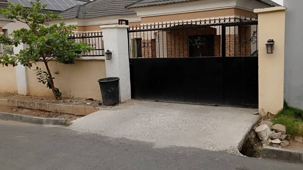 FOR SALE 3 bedroom bungalow at GWARINPA ABUJA