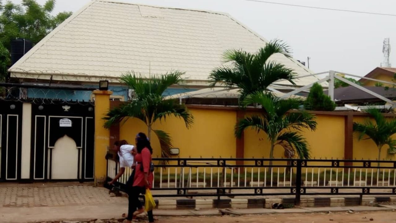 3 bedroom bungalow in FHA Lugbe Abuja