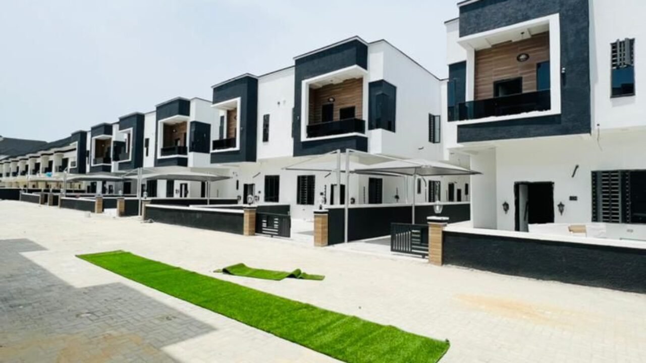 A house beside lekki conservative center lekki, Lagos island